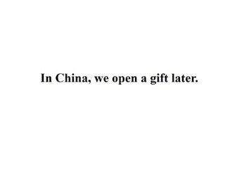 In China, we open a gift later._课件1