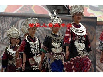 苗家儿童庆丰收_课件1