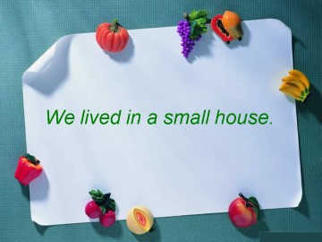 We lived in a small house._课件1